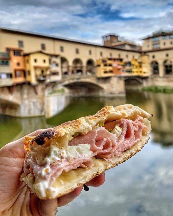Street Food Fiorentino: Un Viaggio Gastronomico tra Storia e Cultura